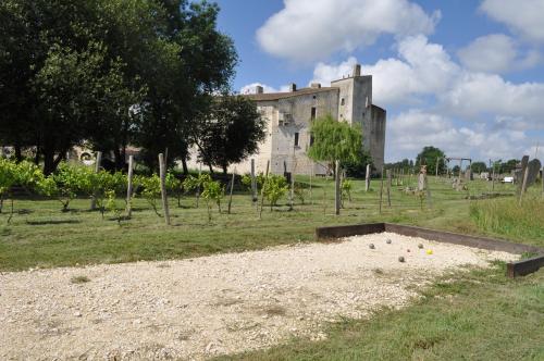 Tourisme en Charente-Maritime, visites châteaux proche Rochefort, parcours ludique Royan, divertissements Saintes, visites culturelles par jours de pluie proche La Rochelle